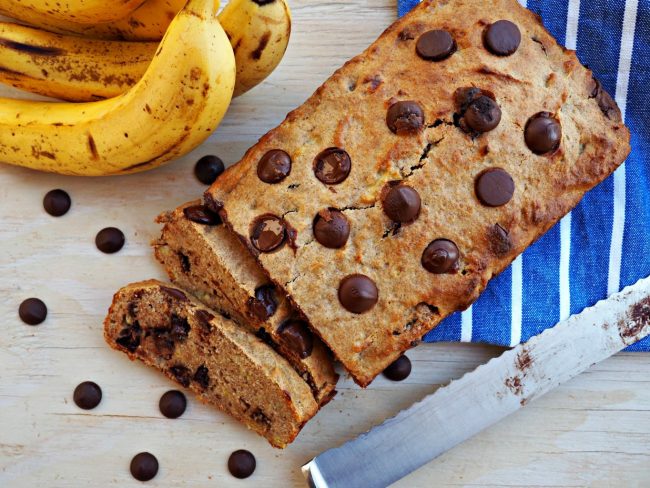 banana bread recipe, healthy breakfast ideas, breakfast baking recipes, banana bread recipes, banana and chocolate bread, healthy banana bread with dark chocolate, baking recipes, healthy baking reipces