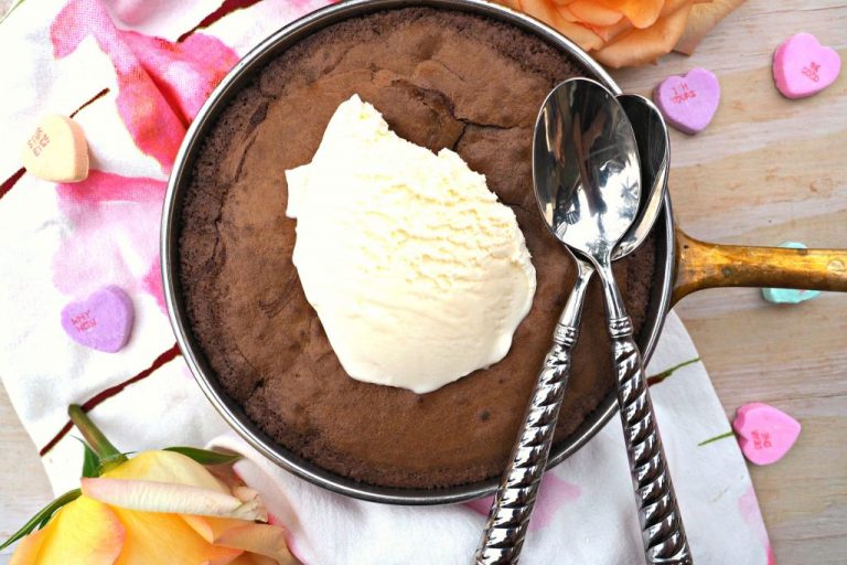 dessert for two, homemade brownie, skillet brownie, brownie recipe for 2 people, dessert for 2, chocolate, chocolate dessert, easy chocolate dessert, homemade chocolate dessert,
