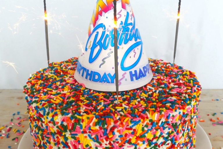 funfetti, homemade funfetti recipe, homemade funfetti cake, birthday cake, easy birthday cake, birthday cake recipe, festive birthday cake recipe, baking, cakes, homemade cakes
