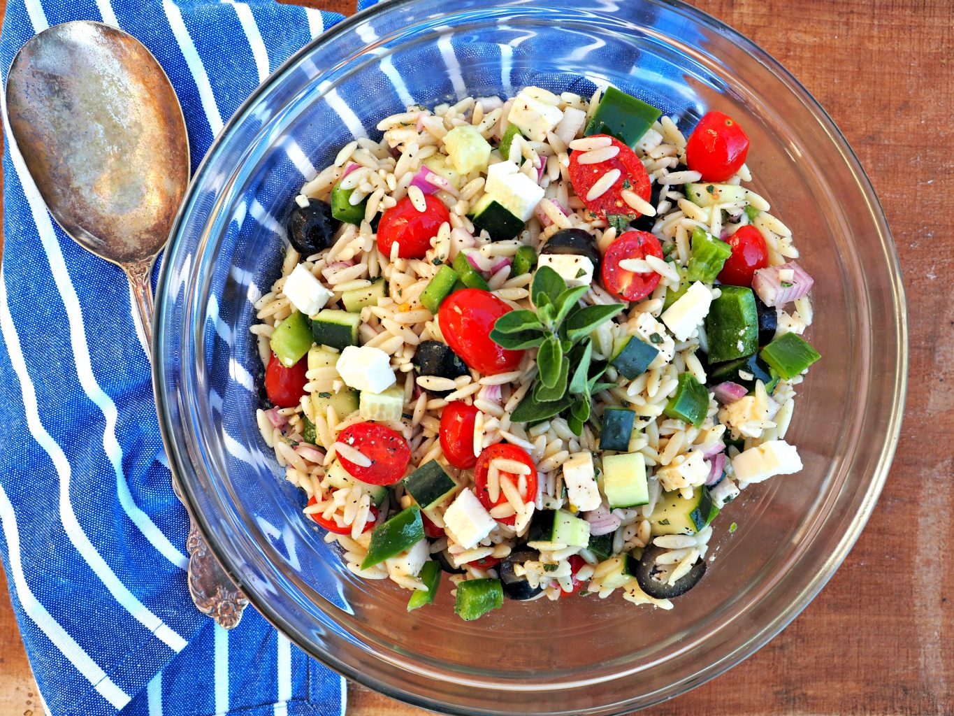Orzo salad, orzo salad ideas, healthy orzo salad recipes, mediterranean style pasta salads, pasta salads, pasta salad recipes, bbq side dish ideas, cookout side dish recipes,
