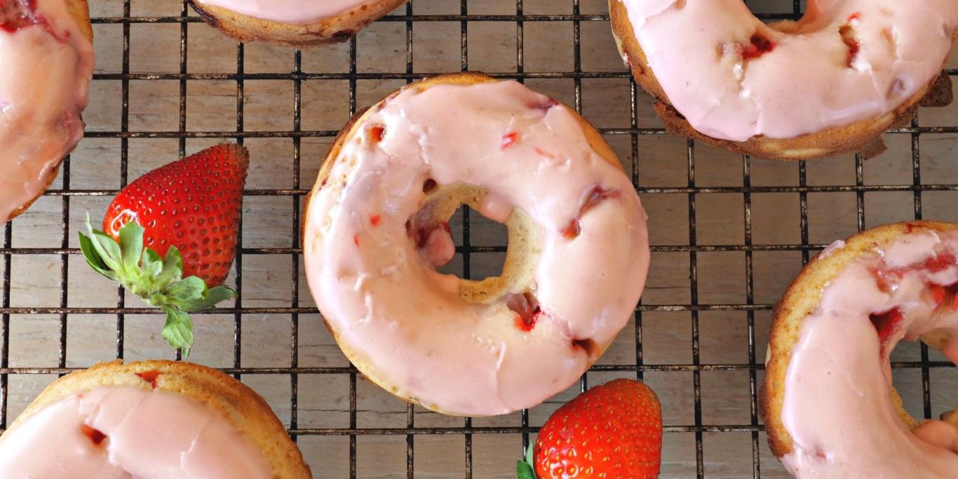 buttermilk doughnut, buttermilk baked doughnuts, baked doughnuts, strawberry doughnuts, baked doughnuts, breakfast recipes, easy breakfast recipes,