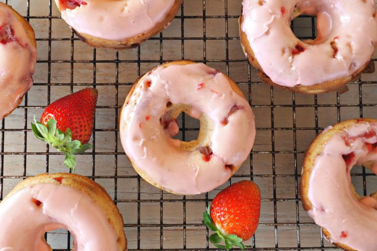 buttermilk doughnut, buttermilk baked doughnuts, baked doughnuts, strawberry doughnuts, baked doughnuts, breakfast recipes, easy breakfast recipes,