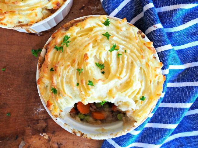 shephard's pie, cottage pie, easy shepherd's pie recipe, how to make shephard's pie, dinner ideas, st Patricks day dinner ideas, dinner ideas,british dinner recipes, English dinner recipes,
