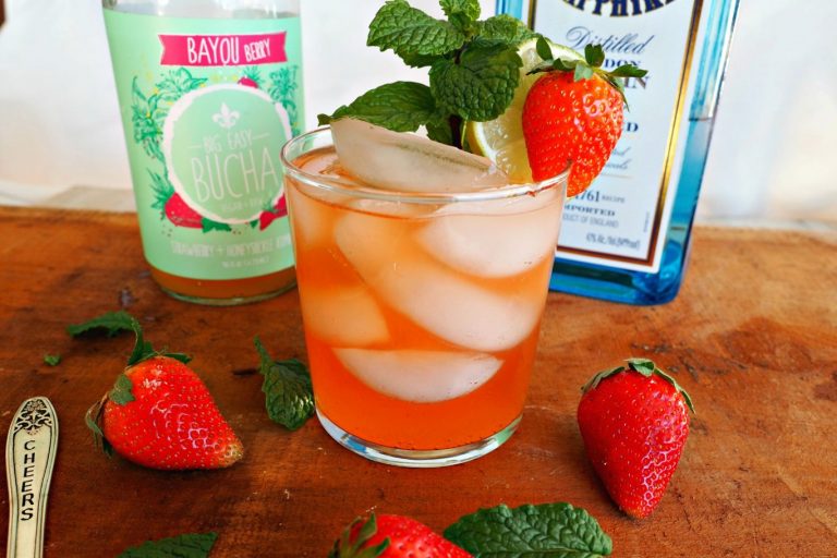 strawberry cocktail, cocktails using kombucha, kombucha cocktail, gin kombucha cocktail, strawberry gin drink, Bombay sapphire cocktail,