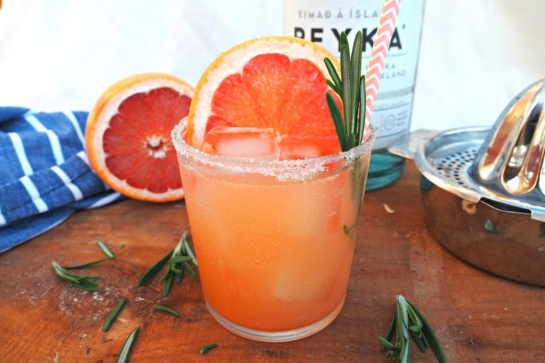 salty dog, grapefruit cocktail, grapefruit vodka cocktail, rosemary grapefruit cocktail, cocktails using rosemary,grapefruit salty dog, salty dog, salty dog cocktail, reyka vodka