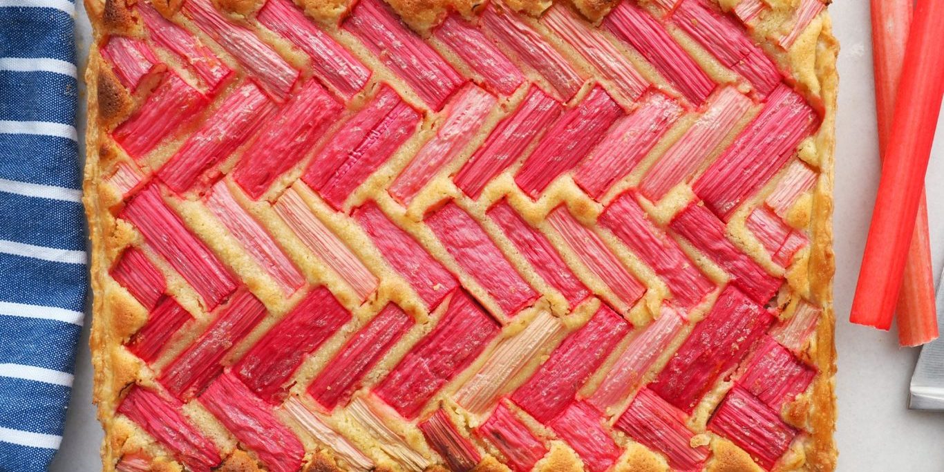 rhubarb dessert, puff pastry, easy puff pastry ideas, easy puff pastry dessert recipes, easy rhubarb dessert, rhubarb tart recipe, rhubarb tart ideas, almond tart recipes,