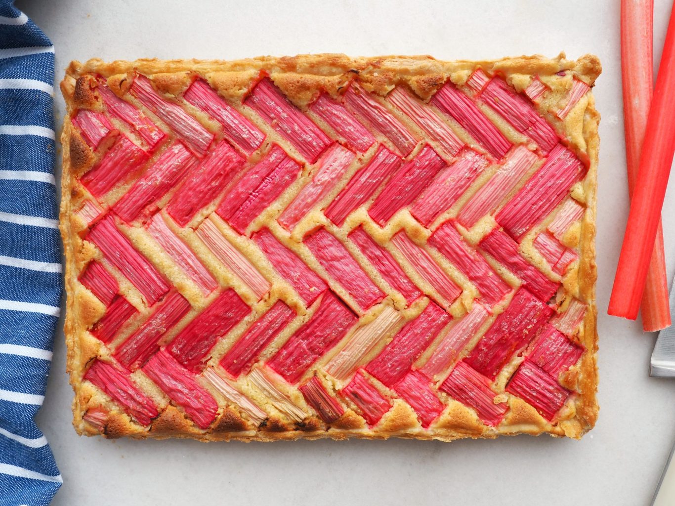 rhubarb dessert, puff pastry, easy puff pastry ideas, easy puff pastry dessert recipes, easy rhubarb dessert, rhubarb tart recipe, rhubarb tart ideas, almond tart recipes,