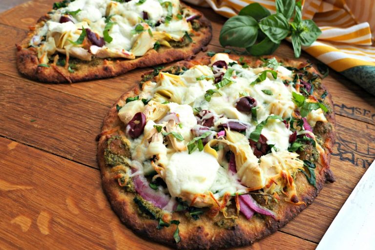 naan pizza, naan pizza recipes, naan bread, chicken pizza idea, easy pizza recipe, store bought crust pizza recipe,artichoke pizza recipe, chicken pesto pizza, dinner, quick dinner, weeknight dinners,