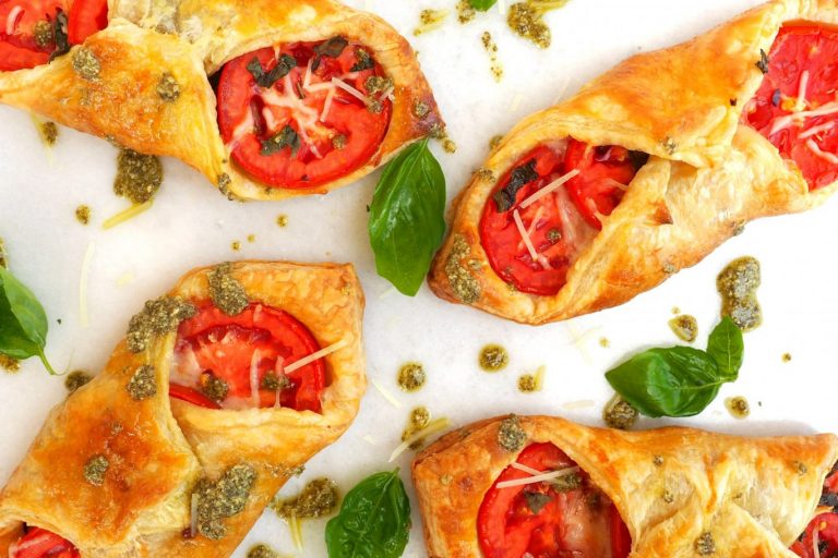 caprese, caprese salad appetizer, puff pastry appetizer, appetizers with puff pastry, caprese salad in puff pastry, caprese salad recipes, easy caprese salad