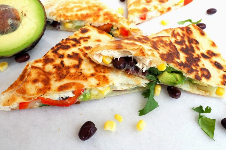 southwestern ideas, southwestern style dinner idea, quesadillas, easy quesadilla recipes, quesadilla idea, quesadilla with chicken, chicken quesadilla, corn and black bean quesadillas , summer dinner idea, easy dinner ideas