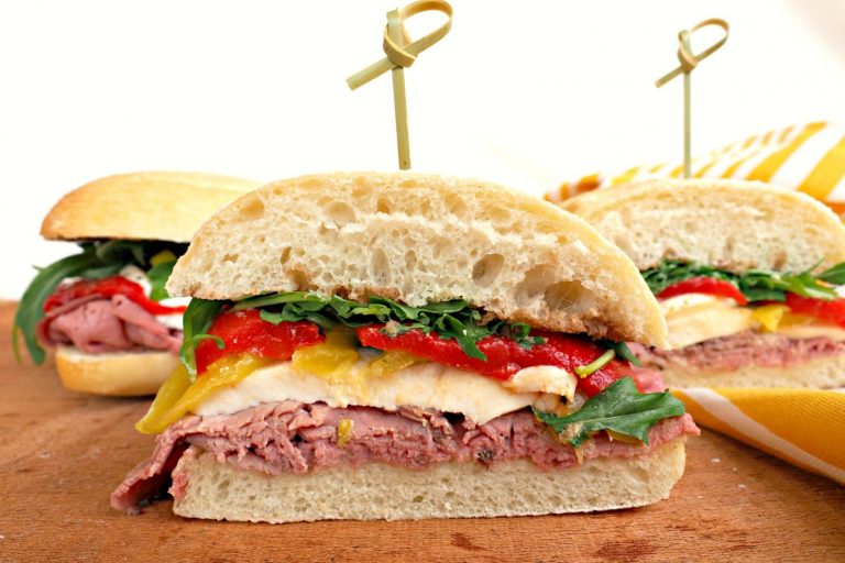 roast beef sandwich, roast beef and mozzarella sandwich, sandwich recipe with roast beef, roast beef, mozzarella sandwich, roasted red pepper and mozzarella, sandwich recipe, easy sandwich recipe, sandwich recipe with mozzarella, ciabatta bread, ciabatta bread sandwiches, summer sandwiches recipes