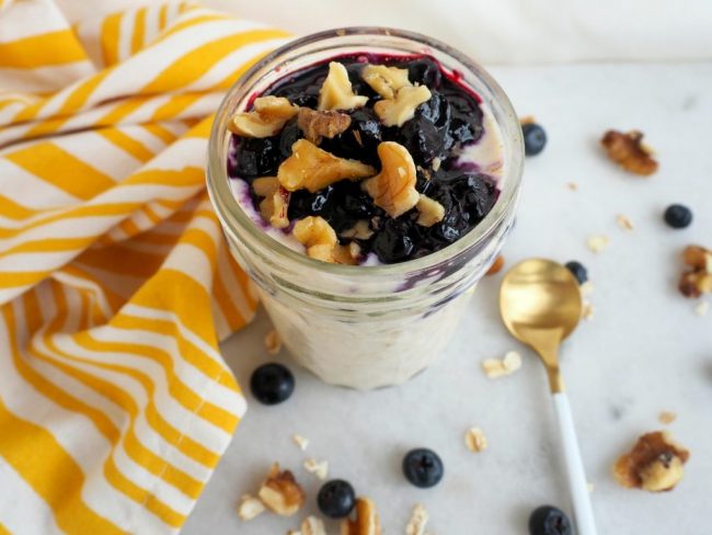 overnight oats, overnight oats recipe, how to make overnight oaks, healthy overnight oats, healthy overnight oats recipe with blueberry, blueberry overnight oats, make ahead breakfast idea, healthy breakfast ideas, healthy make ahead breakfast recipes
