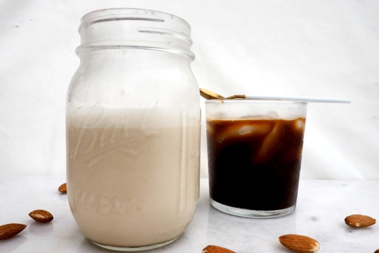 almond milk coffee creamer, coffee creamer, healthy coffee creamer, how to make coffee creamer