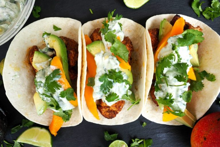 chicken tacos, spiced chicken tacos, easy chicken tacos, quick chicken tacos, avocado, mango, dinner recipes, quick dinner, summer dinner recipes,