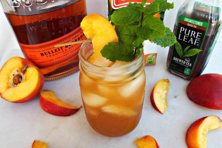 black tea, bourbon cocktail, bulleit bourbon, peach tea, pure leaf tea, peach cocktail, bourbon cocktail with peaches