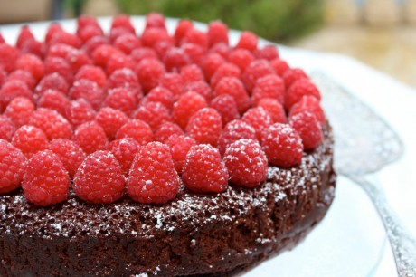 how to make flourless chocolate cake, easy flourless chocolate cake, homemade flourless chocolate cake, gluten free chocolate cake, gluten free baking, gluten free cake recipes, chocolate cake, decadent chocolate cake