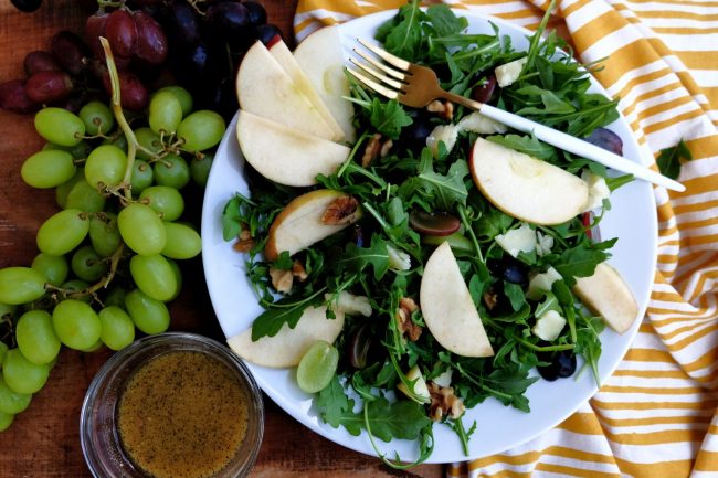 arugula salad, arugula salad with grapes, arugula salad with apples,, arugula salad with manchego cheese, arugula salad with walnuts, easy arugula salad recipes, fall inspired salad recipes, easy fall inspired salads, fall inspired salads with apples, apple cider vinaigrette, homemade apple cider vinaigrette, apple and maple vinaigrette recipe, quick salad recipes for autumn, autumn inspired salads, free online salad recipes,