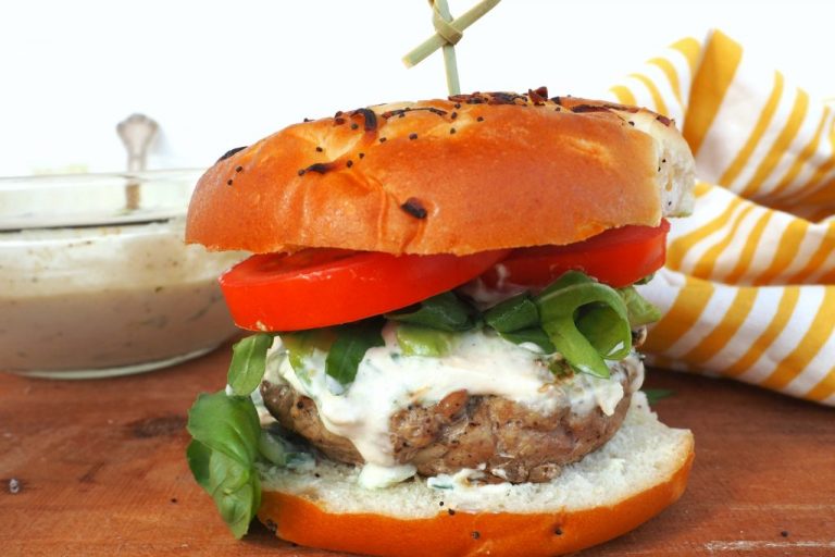 turkey burger, red meat alternatives, grilling recipe, healthy dinner, healthy grilling recipes, easy turkey burger, dinner recipes, summer dinner recipe,