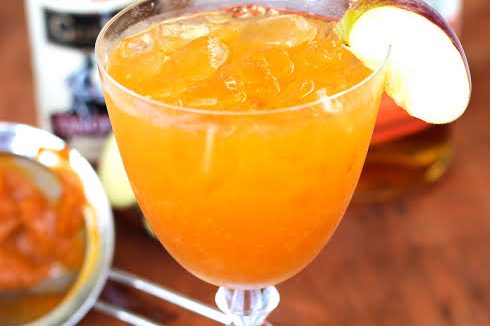 apple cocktail, pumpkin cocktail, cocktail recipe with apple, cocktail recipe with pumpkin, ginger bear cocktail, cocktail recipe with ginger beer, bourbon cocktail, cocktails with bourbon, easy bourbon cocktails, quick bourbon cocktails, fall inspired cocktail, easy fall inspired cocktail, autumn cocktails, autumn inspired cocktails