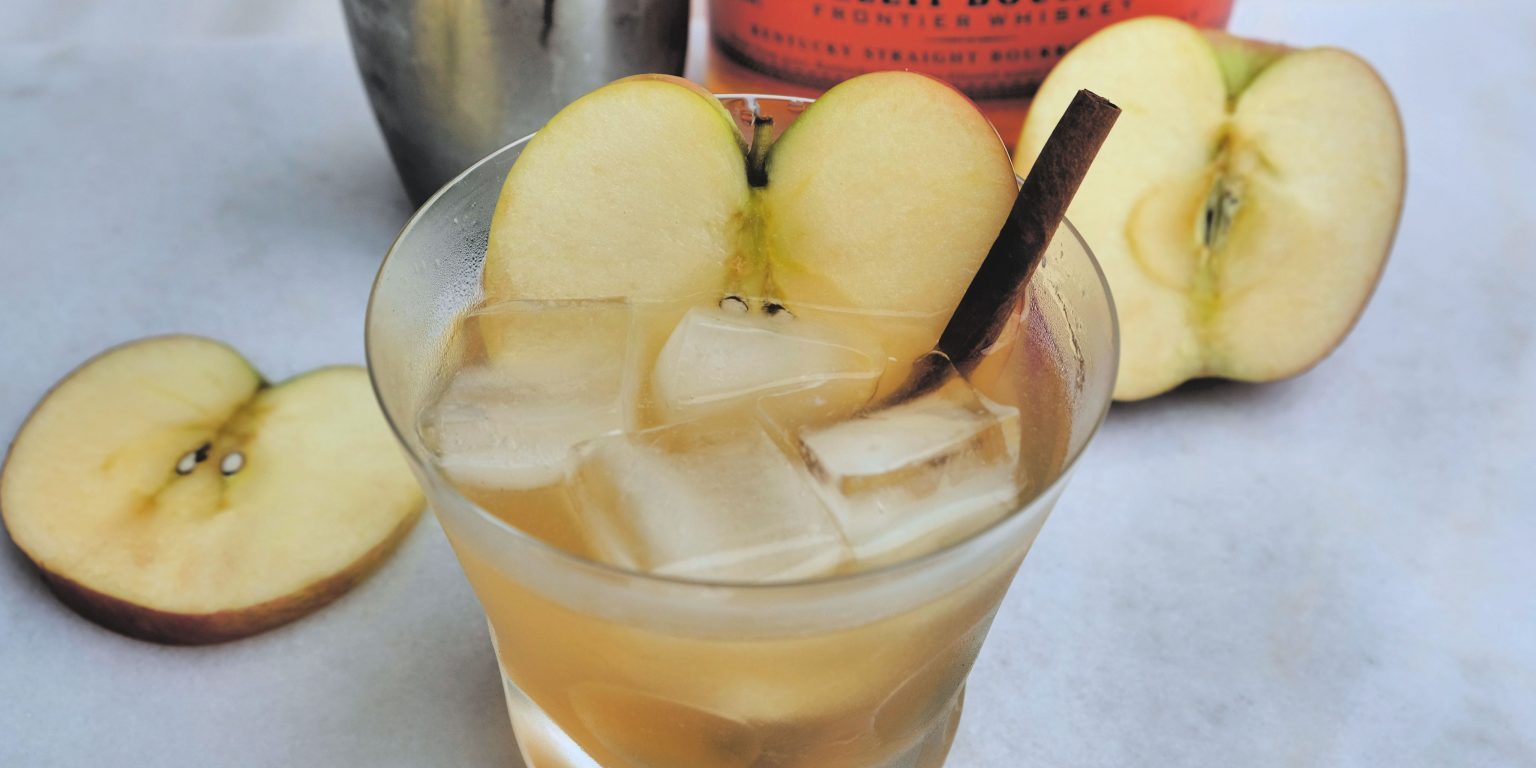 apple cocktail, bourbon cocktail, cocktail recipe with apple, cocktail recipes with apple and bourbon, easy cocktail recipes for fall, easy cocktail recipe for fall, free online cocktail recipe, free cocktail recipe with bourbon, cocktail recipes with bourbon, bulleit bourbon cocktail