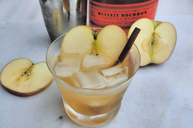 apple cocktail, bourbon cocktail, cocktail recipe with apple, cocktail recipes with apple and bourbon, easy cocktail recipes for fall, easy cocktail recipe for fall, free online cocktail recipe, free cocktail recipe with bourbon, cocktail recipes with bourbon, bulleit bourbon cocktail
