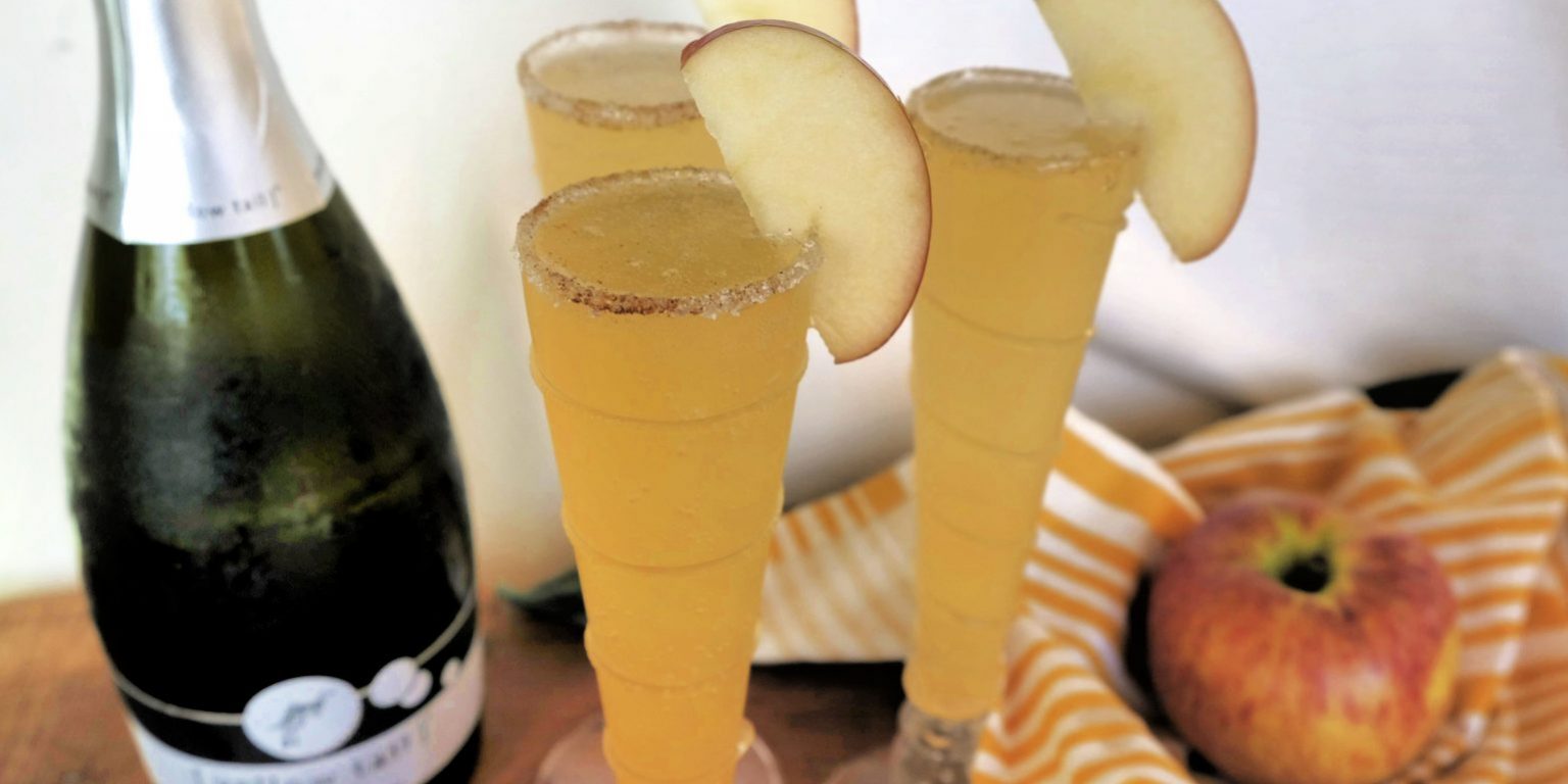 Apple Cider Mimosas mimosas, mimosa recipe, easy mimosa recipe, gourmet mimosa recipe, mimosa recipe for fall, fall cocktail ideas, thanksgiving cocktail recipes, thanksgiving cocktails, cocktail recipes for thanksgiving, thanksgiving party cocktail ideas, free online thanksgiving recipes, free online cocktail recipes