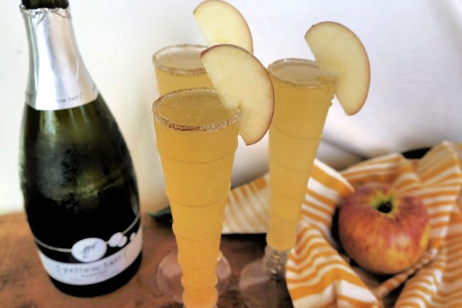mimosas, mimosa recipe, easy mimosa recipe, gourmet mimosa recipe, mimosa recipe for fall, fall cocktail ideas, thanksgiving cocktail recipes, thanksgiving cocktails, cocktail recipes for thanksgiving, thanksgiving party cocktail ideas, free online thanksgiving recipes, free online cocktail recipes