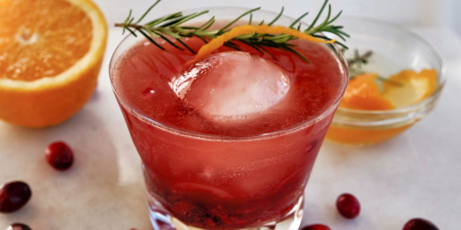 pomegranate cocktail, cocktail recipe with pomegranate, easy cocktail recipe with pomegranate, vodka cocktails, vodka cocktail recipe,, Christmas cocktail recipe, Christmas cocktail ideas, eat Christmas cocktail recipes, cocktail recipes for Christmas, vodka cocktail recipe for Christmas, orange rosemary cocktail, cocktail recipe with oranges, orange cocktail recipe for Christmas, rosemary cocktail for Christmas, cocktail recipe for rosemary