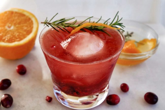 pomegranate cocktail, cocktail recipe with pomegranate, easy cocktail recipe with pomegranate, vodka cocktails, vodka cocktail recipe,, Christmas cocktail recipe, Christmas cocktail ideas, eat Christmas cocktail recipes, cocktail recipes for Christmas, vodka cocktail recipe for Christmas, orange rosemary cocktail, cocktail recipe with oranges, orange cocktail recipe for Christmas, rosemary cocktail for Christmas, cocktail recipe for rosemary