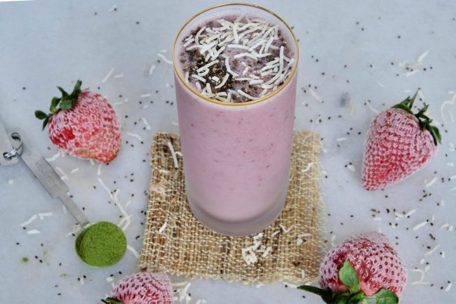 smoothie recipe, easy smoothie recipes, quick smoothie recipes, matcha smoothies, easy matcha smoothies, breakfast, breakfast recipes, easy breakfast recipes, quick breakfast recipes, strawberry smoothie recipe, strawberry smoothies, coconut smoothie, coconut smoothie recipe, easy smoothie recipes for breakfast
