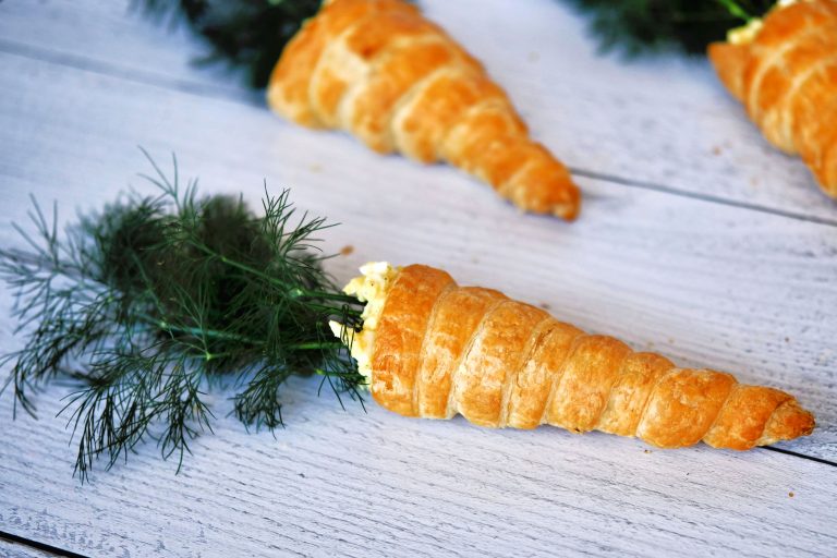 how to make carrot shaped puff pastries, puff pastry shaped like carrots, easter brunch, easy easter brunch, easter brunch ideas, cute easter brunch recipes, easy brunch ideas, easter recipes, easter recipe ideas, easy easter recipes, puff pastry recipes, lunch puff pastry recipes
