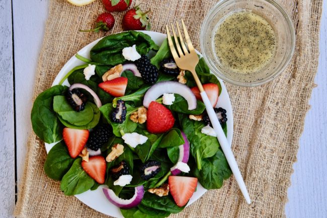 lemon poppyseed, how to make lemon poppyseed dressing, easy lemon poppyseed dressing recipe, lemon poppyseed vinaigrette, spring salad, spring salad recipes, easy spring salad recipes, spring salad ideas, spinach salad, spinach salad recipe, spinach salad ideas, spinach and berry salad, berry salad, salad recipes with berries, strawberry salad recipe, blackberry salad recipe