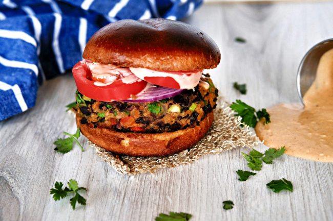 how to make a black bean burger, homemade black bean burger, black bean burger recipe, dinner recipes, vegetarian, summer grilling recipes, summer dinner recipes, summer recipes, healthy dinner recipe, black bean recipes, easy black bean recipes