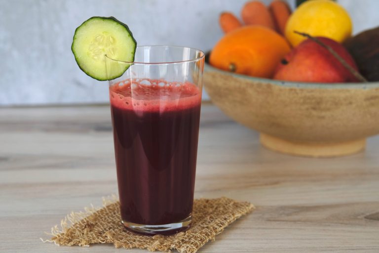 easy juice recipe, healthy juice recipe, fresh pressed juice recipe, easy juice recipe, juicing recipes for dieting, vegetable juice recipe, beet juice recipe, celery juice recipe, carrot juice recipe, breakfast recipes, healthy recipes,