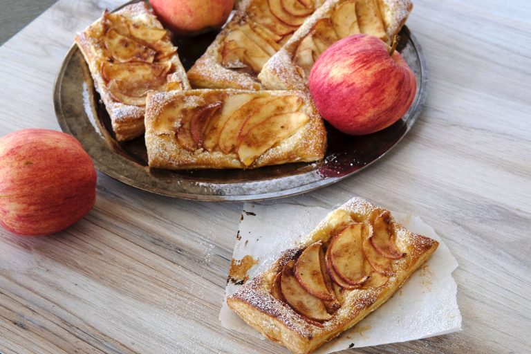 easy apple recipes, apple breakfast recipe, apple breakfast pastries, breakfast pastries using apple, apple recipes, apple breakfast ideas, fall breakfast recipes, autumn breakfast recipe, autumn baking recipes, apple recipes, puff pastry breakfast recipes,