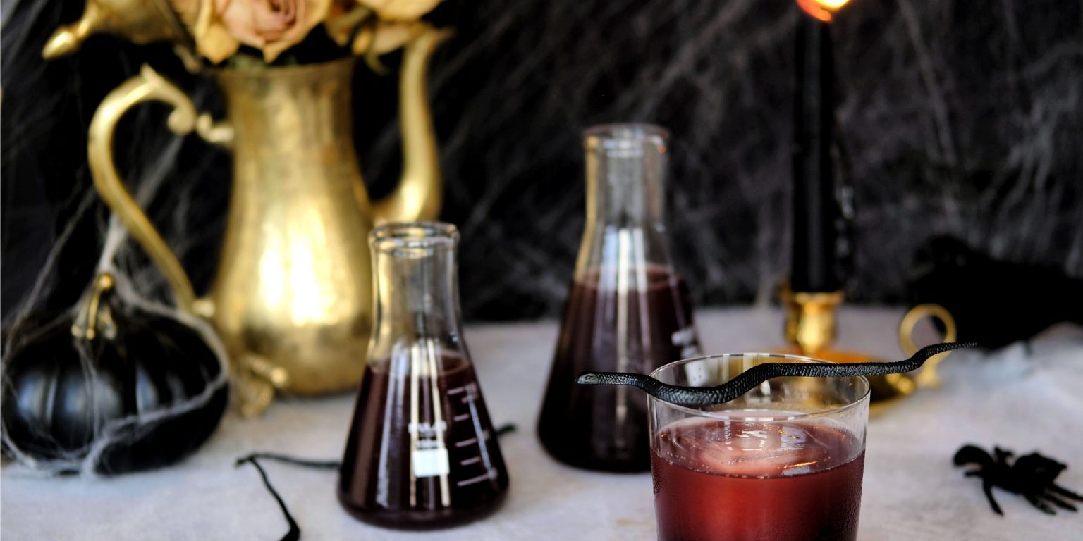 halloween cocktail recipe, easy halloween cocktail recipe, halloween cocktail recipe, easy cocktail recipes for halloween, spooky halloween cocktails,. bourbon cocktail recipe, easy bourbon cocktail recipe, blackberry cocktail, blackberry cocktail recipes, easy blackberry cocktail recipe
