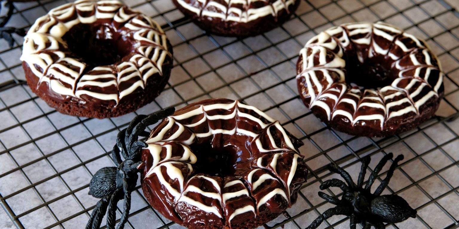 halloween breakfast, halloween breakfast ideas, easy halloween breakfast recipes, fun breakfast ideas for halloween, spooky breakfast recipe for halloween, breakfast recipes, baked doughnut, chocolate baked doughnuts, chocolate doughnuts, homemade doughnuts, yeast free doughnut recipe, baked doughnuts easy