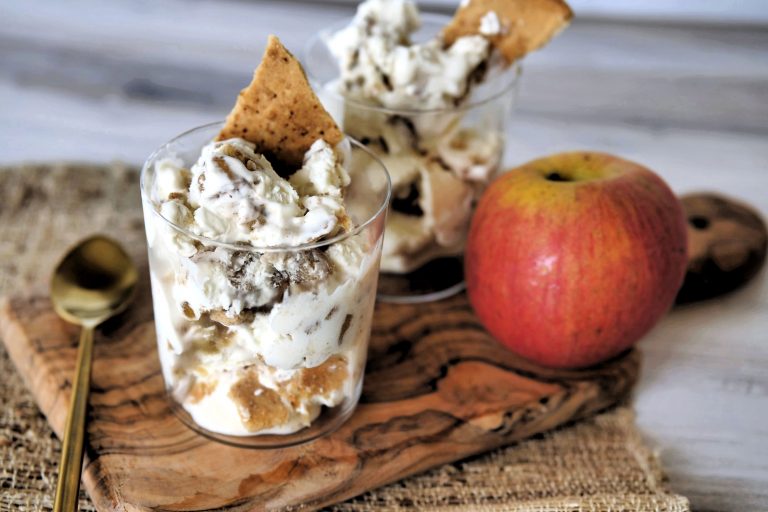 no churn ice cream, how to make no churn ice cream, no churn ice cream recipe, apple pie, apple pie ice cream, apple pie ice cream recipe, homemade apple pie ice cream, apple pie ice cream recipe easy, ice cream, homemade ice cream, fall dessert ideas, autumn dessert ideas