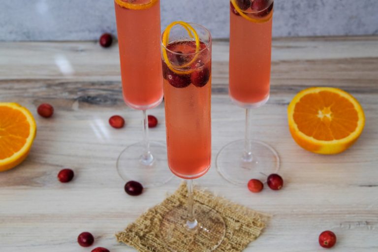 cocktail recipes for holidays, easy holiday cocktail, thanksgiving cocktail recipe, cocktail recipe for thanksgiving, cocktail recipe for christmas, christmas cocktail recipe, champagne cocktails, easy champagne cocktails for holidays, holiday cocktail with cranberry, cranberry cocktail recipe, gin cocktail, gin cocktail recipe, gin champagne cocktail