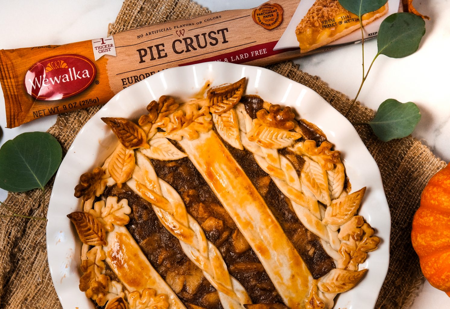 Chai Spiced Pear Pie pie recipes for thanksgiving, thanksgiving recipes, easy thanksgiving dessert recipe, thanksgiving dessert recipes, thanksgiving pie recipes, pear pie recipe, homemade pear pie recipe, easy pear pie recipe, baking recipes, easy thanksgiving baking recipes, thanksgiving ideas