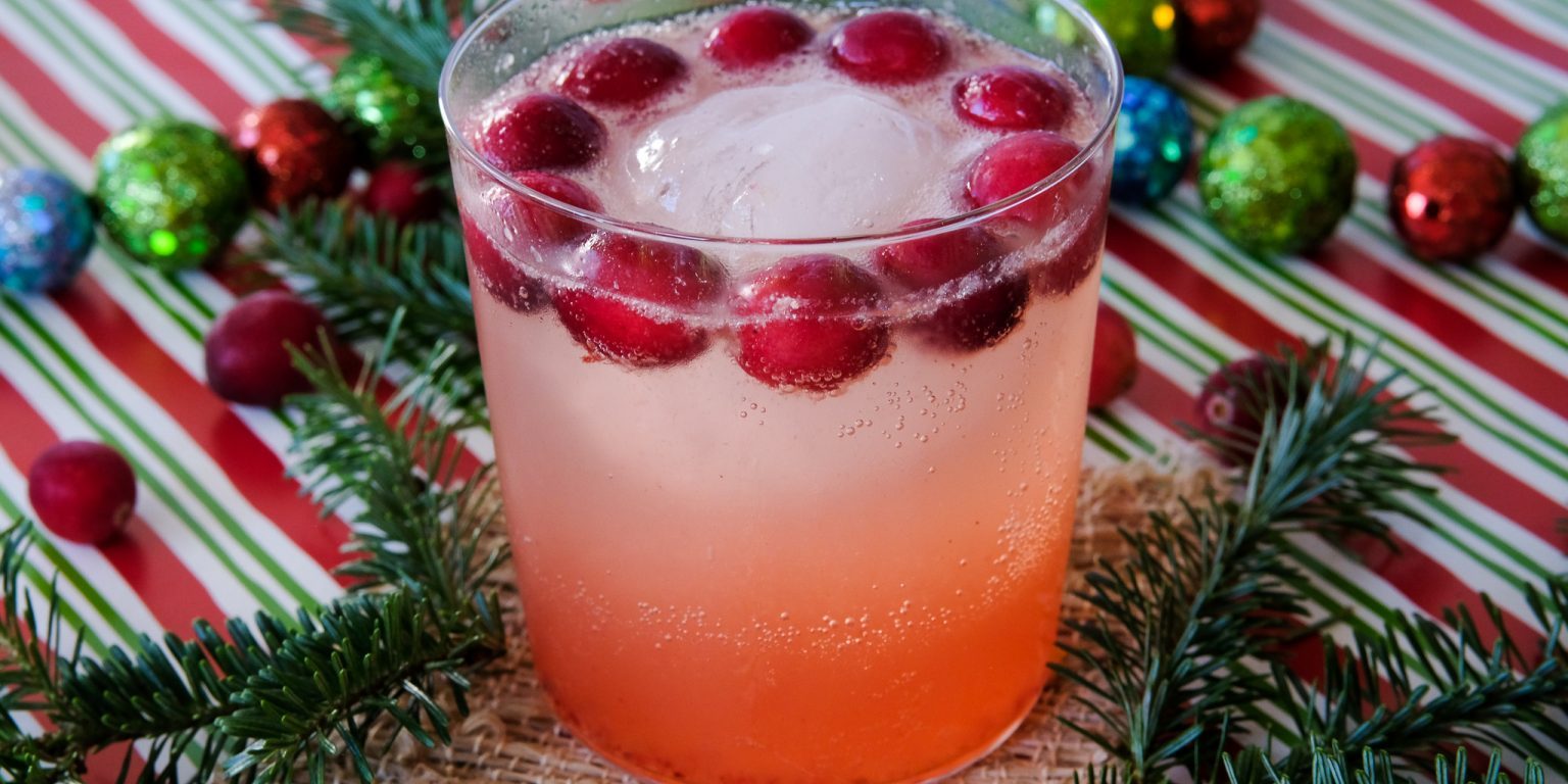 christmas cocktail, easy christmas cocktail recipe, christmas cocktail for warm weather, festive christmas cocktail, christmas cocktail with vodka, rose spritzer