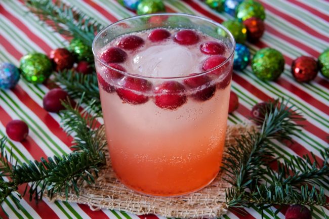 christmas cocktail, easy christmas cocktail recipe, christmas cocktail for warm weather, festive christmas cocktail, christmas cocktail with vodka, rose spritzer