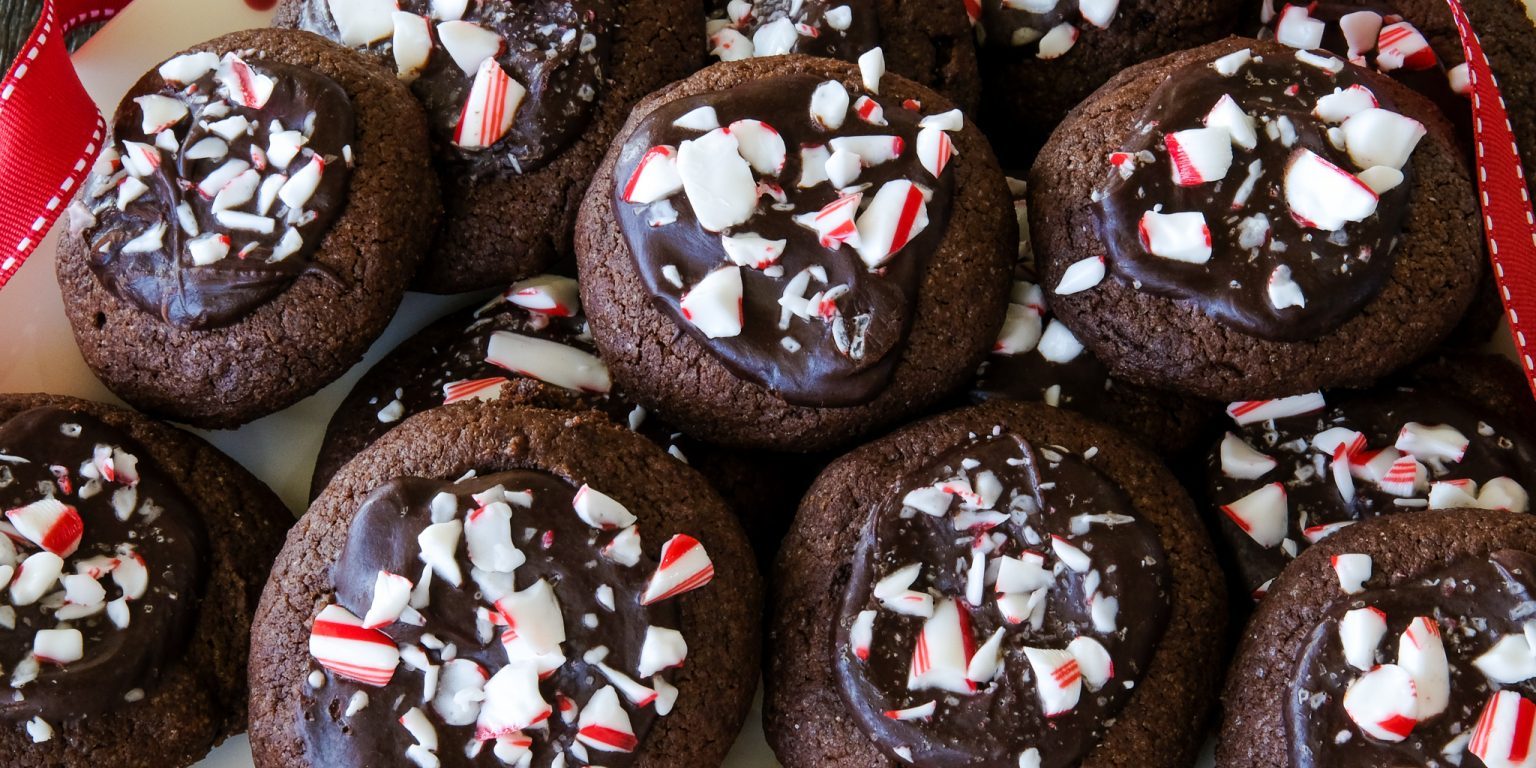 thumbprint cookies, how to make thumbprint cookies, easy thumbprint cookies, homemade thumbprint cookies, chocolate peppermint cookies, chocolate ganache cookies, christmas cookies, easy christmas cookies, homemade christmas cookies
