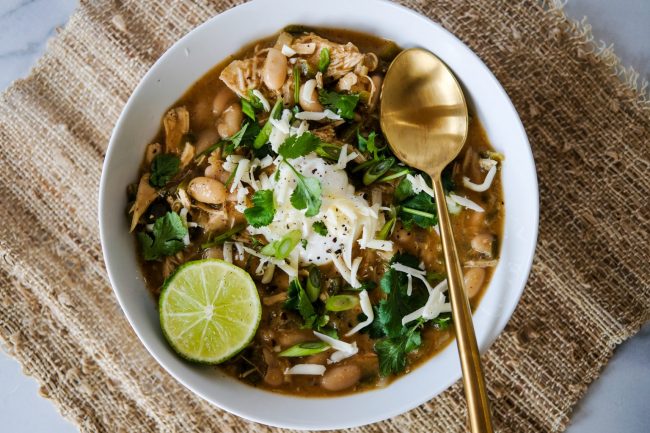 chili recipes, easy chili recipe, no beef chili recipe, white chili recipe easy, easy white chili recipe, low fat white chicken chili, easy chili recipes, chili recipes for super bowl, super bowl recipes, easy super bowl recipes, homemade chili recipe, homemade chili with chicken