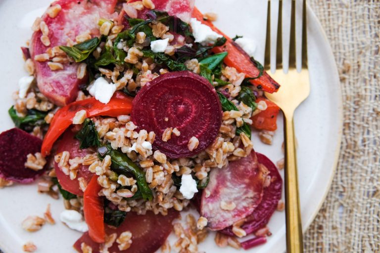roasted beet salad, how to roast beets, easy roast beet recipe, farro, farro salad recipe, how to cook farro, farro recipes, salad recipes, healthy salad recipes, hearty salad recipes, beet greens recipes