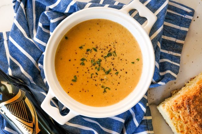 beer cheese, beer cheese dip, Guinness recipes, easy guiness recipes, st patrick's day recipes, st patty's day recipes,st patrick's day food, guinness cheese dip, guiness appetizers, st patrick's day appetizers, apeptizers, holiday appetizers