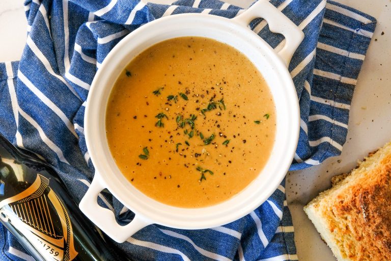 beer cheese, beer cheese dip, Guinness recipes, easy guiness recipes, st patrick's day recipes, st patty's day recipes,st patrick's day food, guinness cheese dip, guiness appetizers, st patrick's day appetizers, apeptizers, holiday appetizers