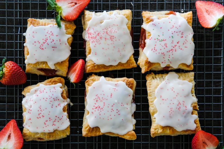 strawberry pop tarts, how to make homemade pop tarts, easy pop tarts recipe, homemade strawberry pop tars, strawberry breakfast recipe, puff pastry breakfast recipes, puff pastry pop tarts