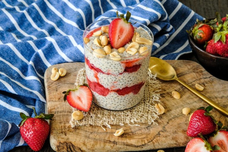 peanut butter chia seed pudding, healthy breakfast recipe, make ahead breakfast recipe, peanut butter jelly pudding, peanut butter jelly recipe, healthy breakfast recipe, chia seed pudding recipe, peanut butter chia seed pudding