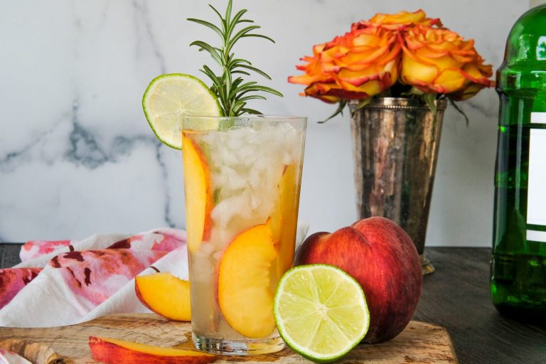peach cocktail, peach gin and tonic, peach cocktails , peach cocktail recipe, cocktail recipe using peach, peach drinks, gin and peach drink, peach gin cocktail, summer cocktail, gourmet gin and tonic
